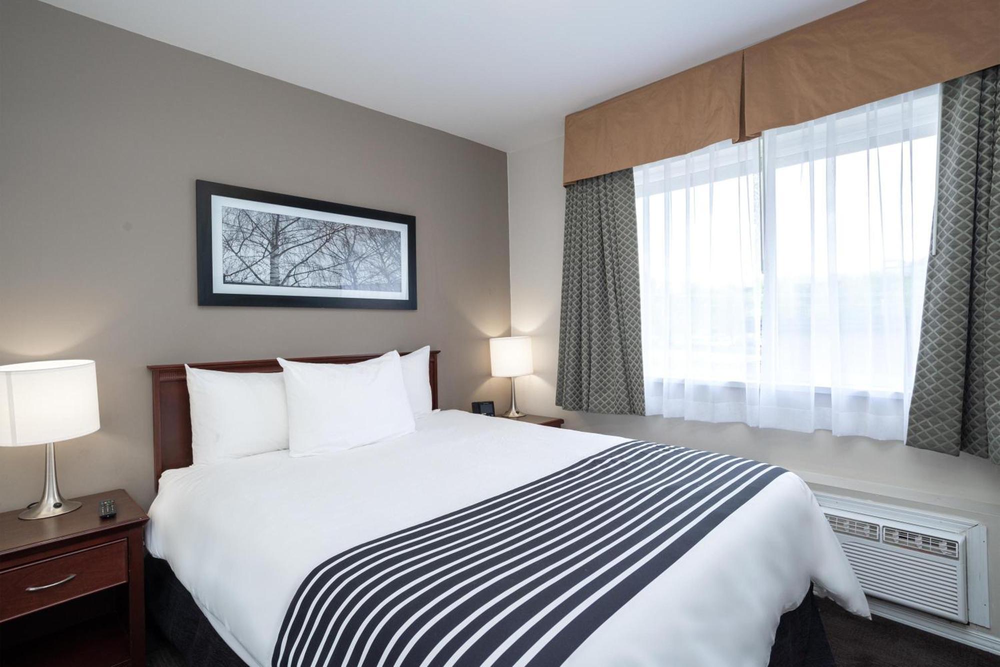 Sandman Hotel & Suites Уильямс-Лейк Экстерьер фото
